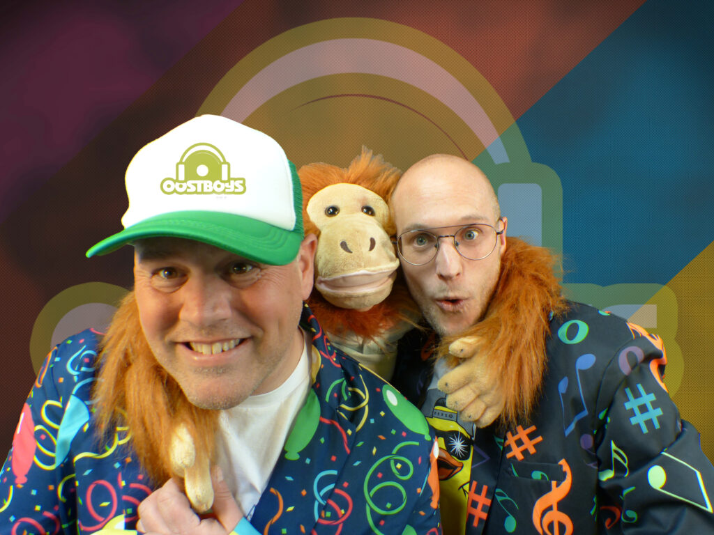 Persfoto dj's Oostboys samen met Oostie